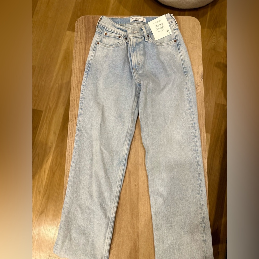 Straight Low Rise Lightwash Abercrombie Jeans